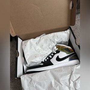 Jordan 1 Mid Heat Reactive Men’s 10.5